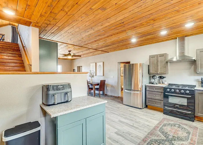 3 Mi To Trails: Secluded Eagar W/ Mtn Views!